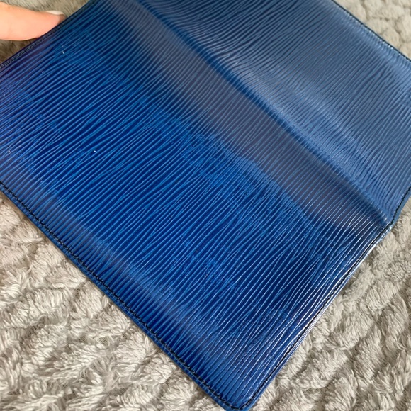 Louis Vuitton Epi Wallet - Picture 14 of 16